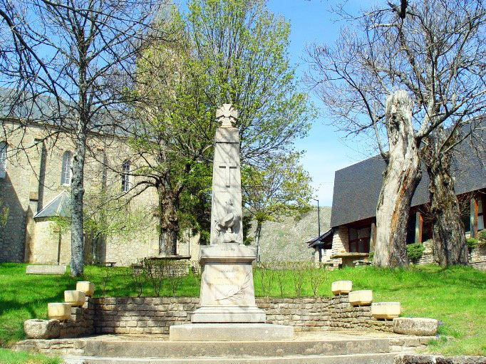 Dourbies Le monument aux morts